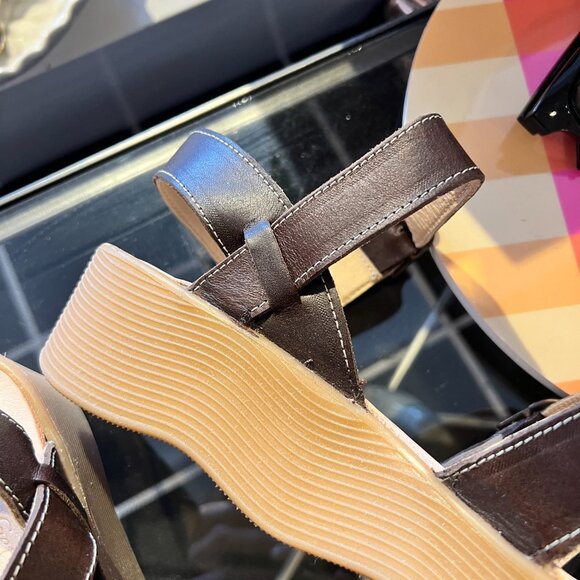 FAMOLARE - NEW - Honey Buckle - Earth (Dark Brown with Contrast Stitching) - Picture 7 of 8